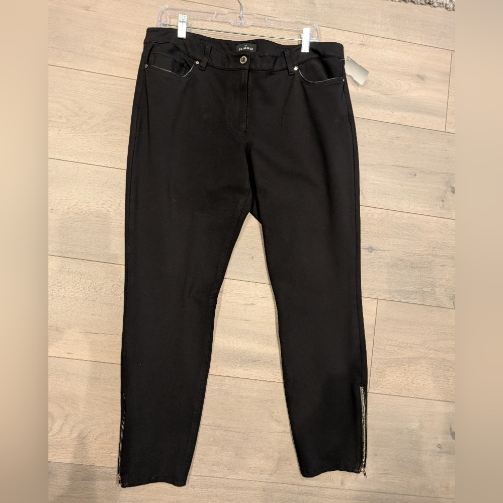 White House Black Market “Skimmer” Black Ankle Pants Gold Zipper Detail Size 14